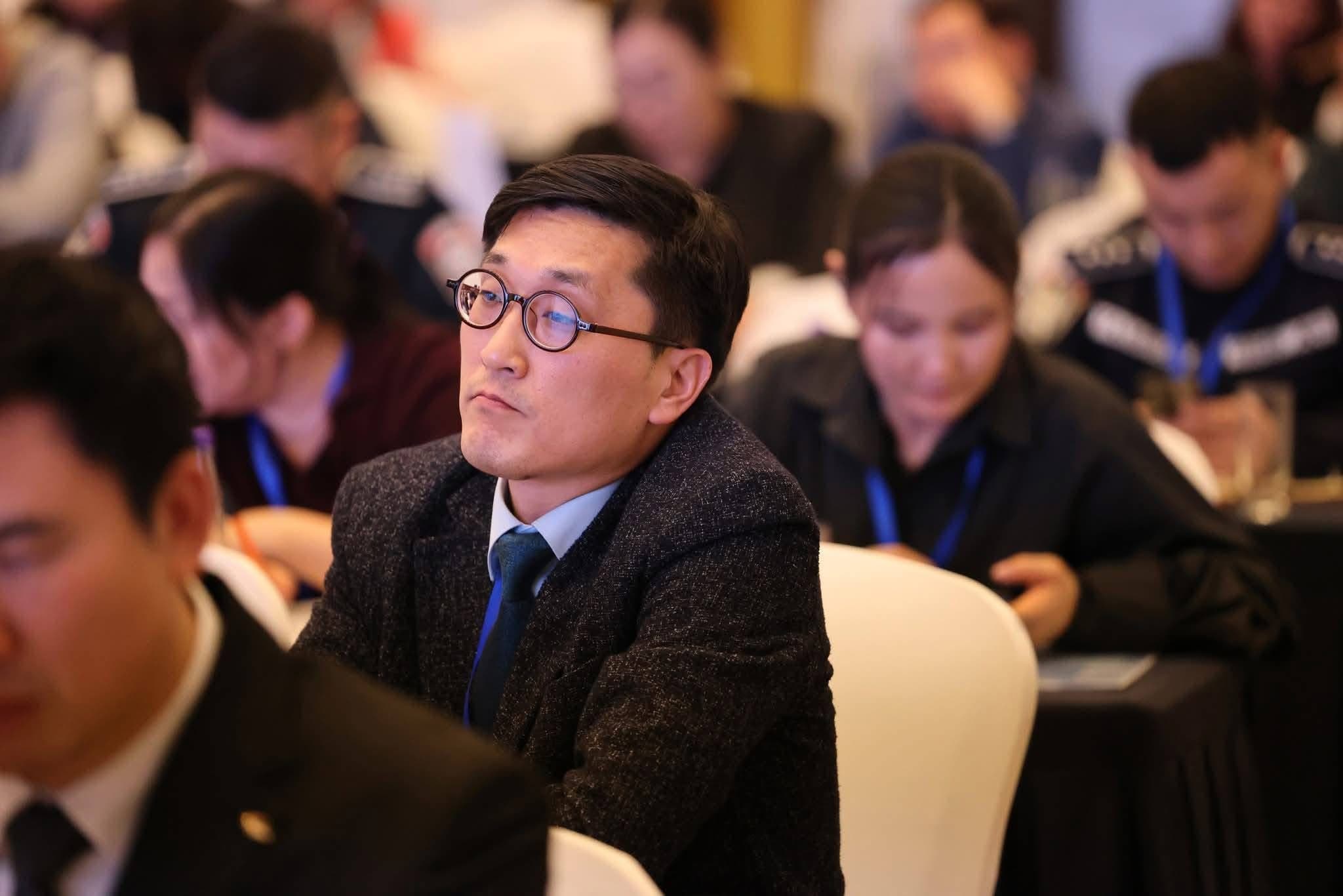 Won Donguk at an international conference